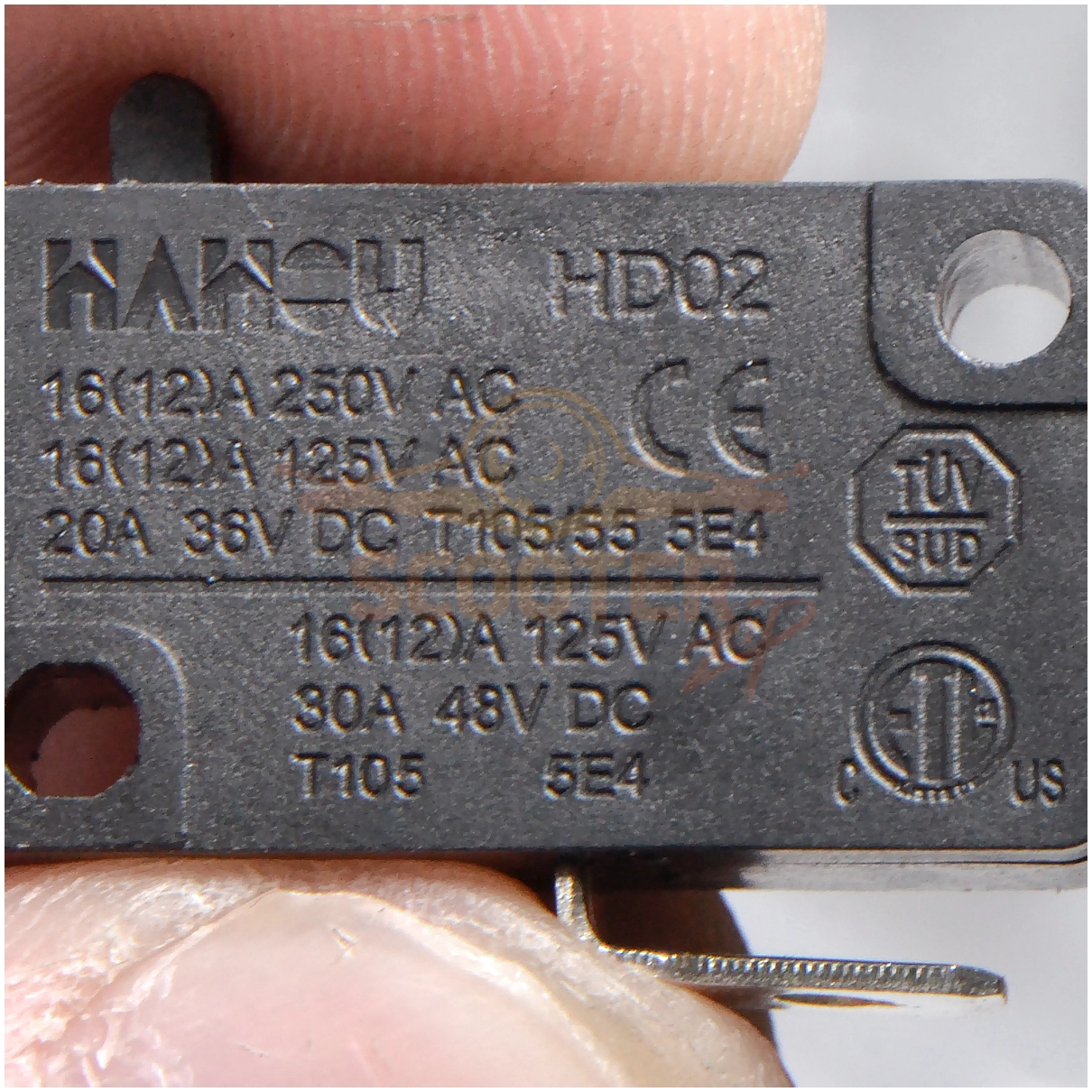 Выключатель HD02 16(12)А 250V / 16(12)А 125V / 20А 36V для воздуходувки CHAMPION EB-3510
