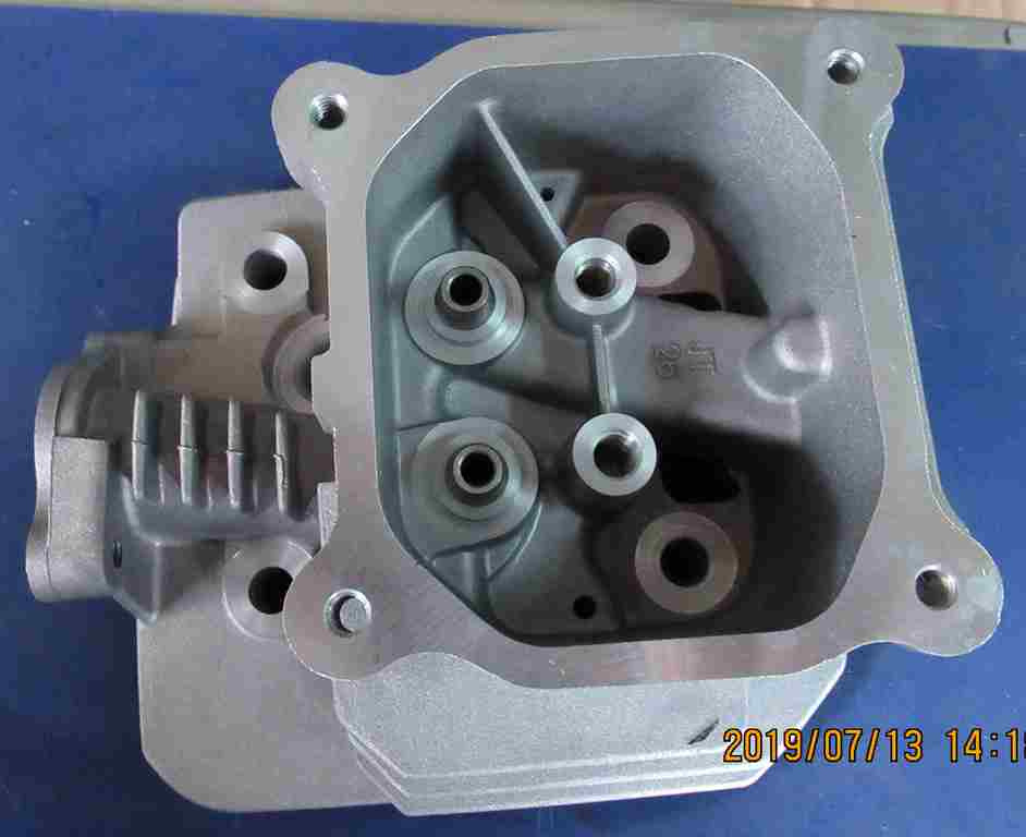 Головка цилиндра (двиг. T675/680) для газонокосилки CHAMPION LM-5346E , 75490040000